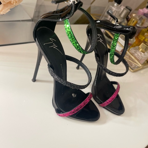 Sandal - Picture 3 of 4